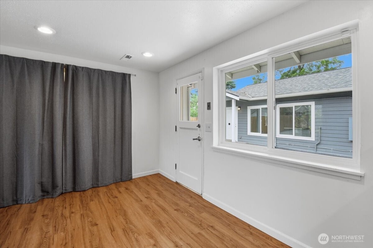 851 Pierce Avenue Northeast Renton, WA 98056 - Photo 7 of 36