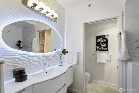 $890,000 | 2801 1st Avenue, Unit 401, Seattle, WA 98121