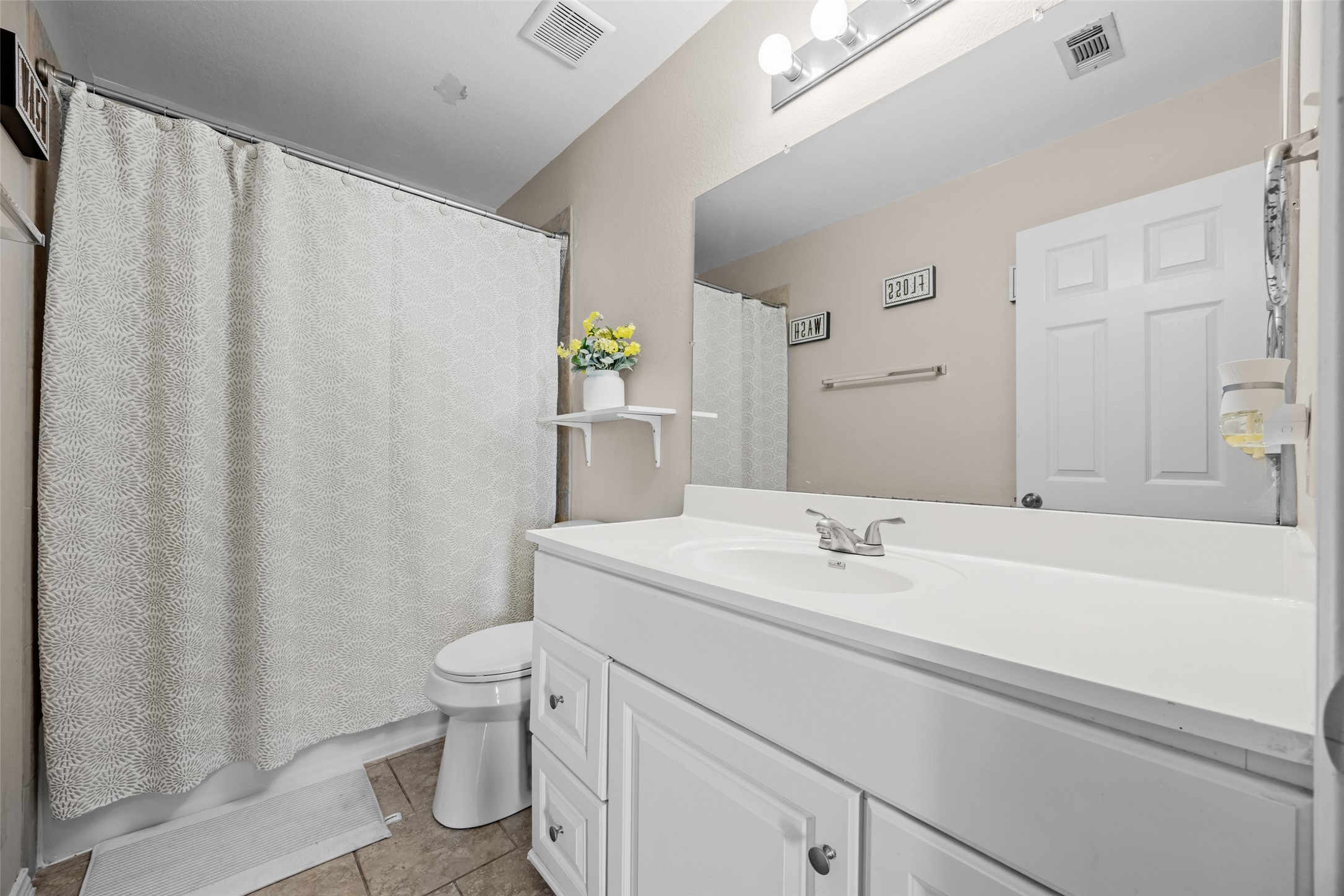 15918 Two Rivers Cove Austin, TX 78717 - Photo 27 of 30 Secondary bathroom with upgraded cabinets, counters, fixtures, tub, and tile surround.