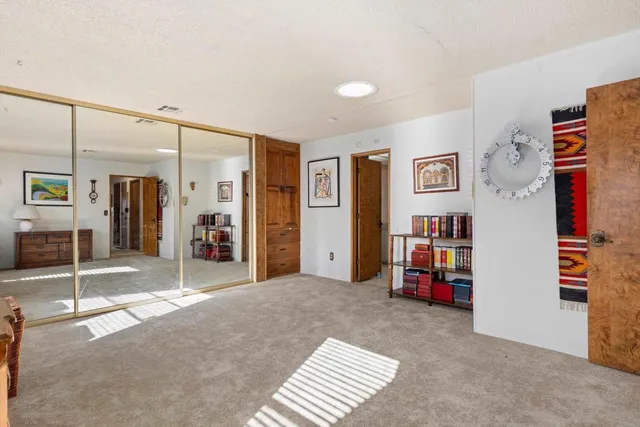 a view of livingroom with furniture