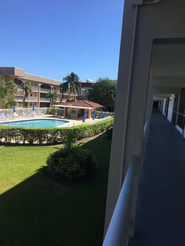 $1,600 | 541 Blue Heron Drive, Unit 215, Hallandale Beach, FL 33009