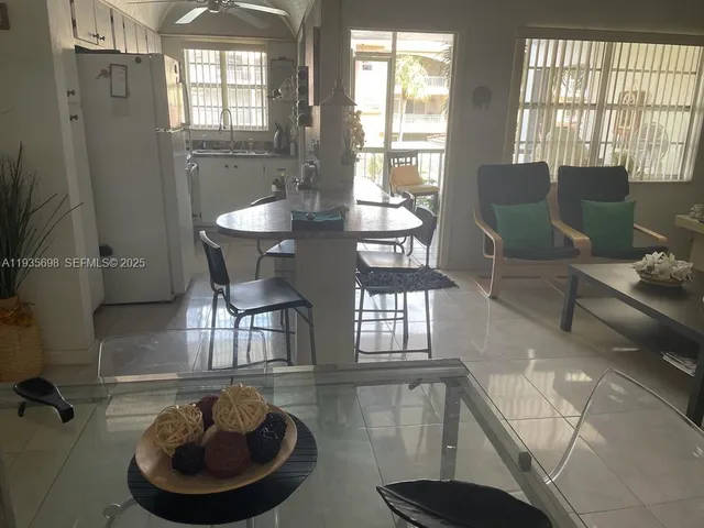 $1,600 | 541 Blue Heron Drive, Unit 215, Hallandale Beach, FL 33009