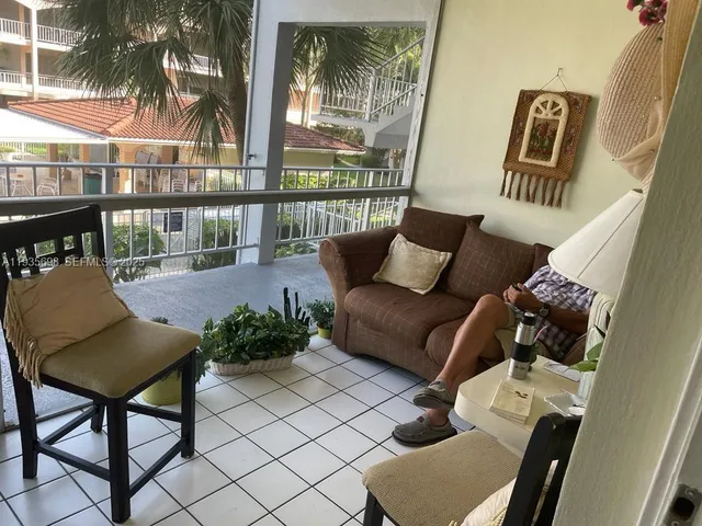 $1,600 | 541 Blue Heron Drive, Unit 215, Hallandale Beach, FL 33009