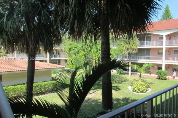 $1,600 | 541 Blue Heron Drive, Unit 215, Hallandale Beach, FL 33009