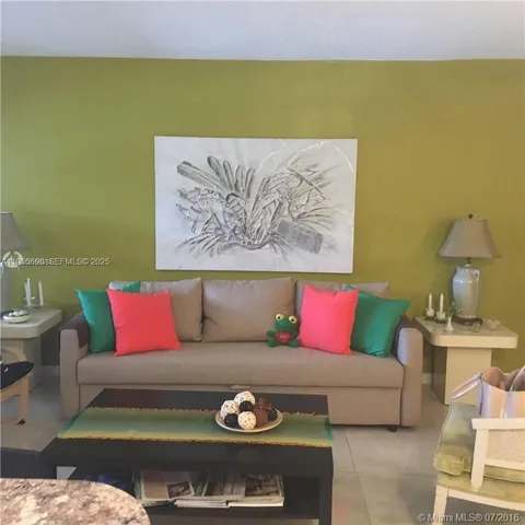 $1,600 | 541 Blue Heron Drive, Unit 215, Hallandale Beach, FL 33009