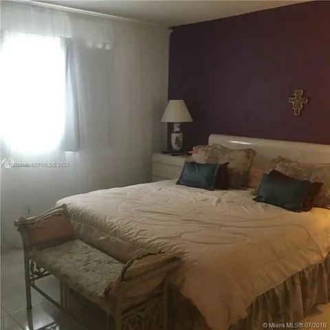 $1,600 | 541 Blue Heron Drive, Unit 215, Hallandale Beach, FL 33009