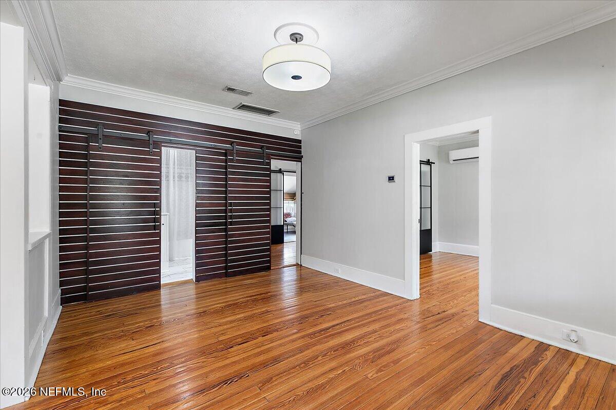 1031 Riviera Street Jacksonville, FL 32207 - Photo 4 of 34 04-Living Room