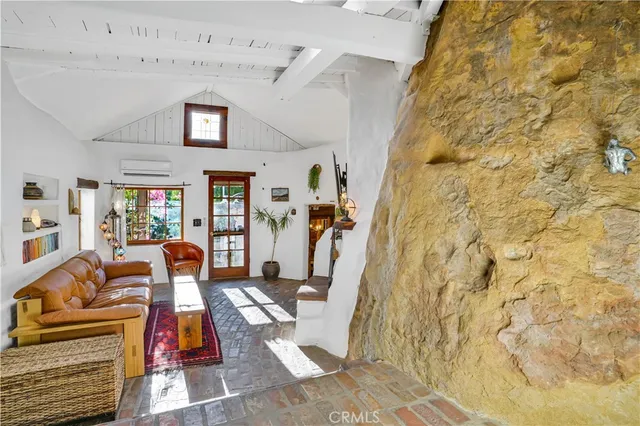 $7,000 | 110 Box Canyon Road, Canoga Park, CA 91304