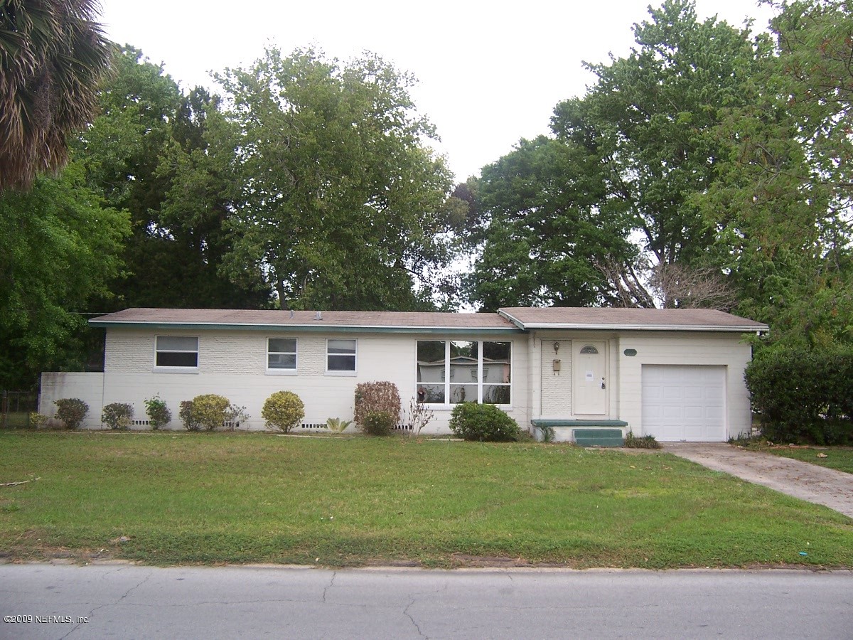 6409 Kennerly Road Jacksonville, FL 32216 - Photo 1 of 8 front of the home