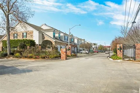 $315,000 | 16 Nouveau Lane West, Metairie, LA 70003