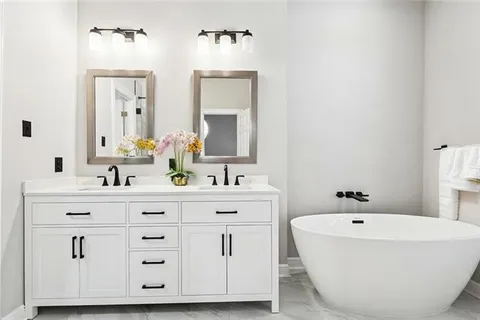 $315,000 | 16 Nouveau Lane West, Metairie, LA 70003