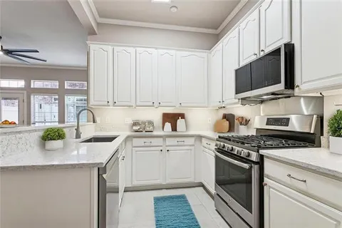 $315,000 | 16 Nouveau Lane West, Metairie, LA 70003