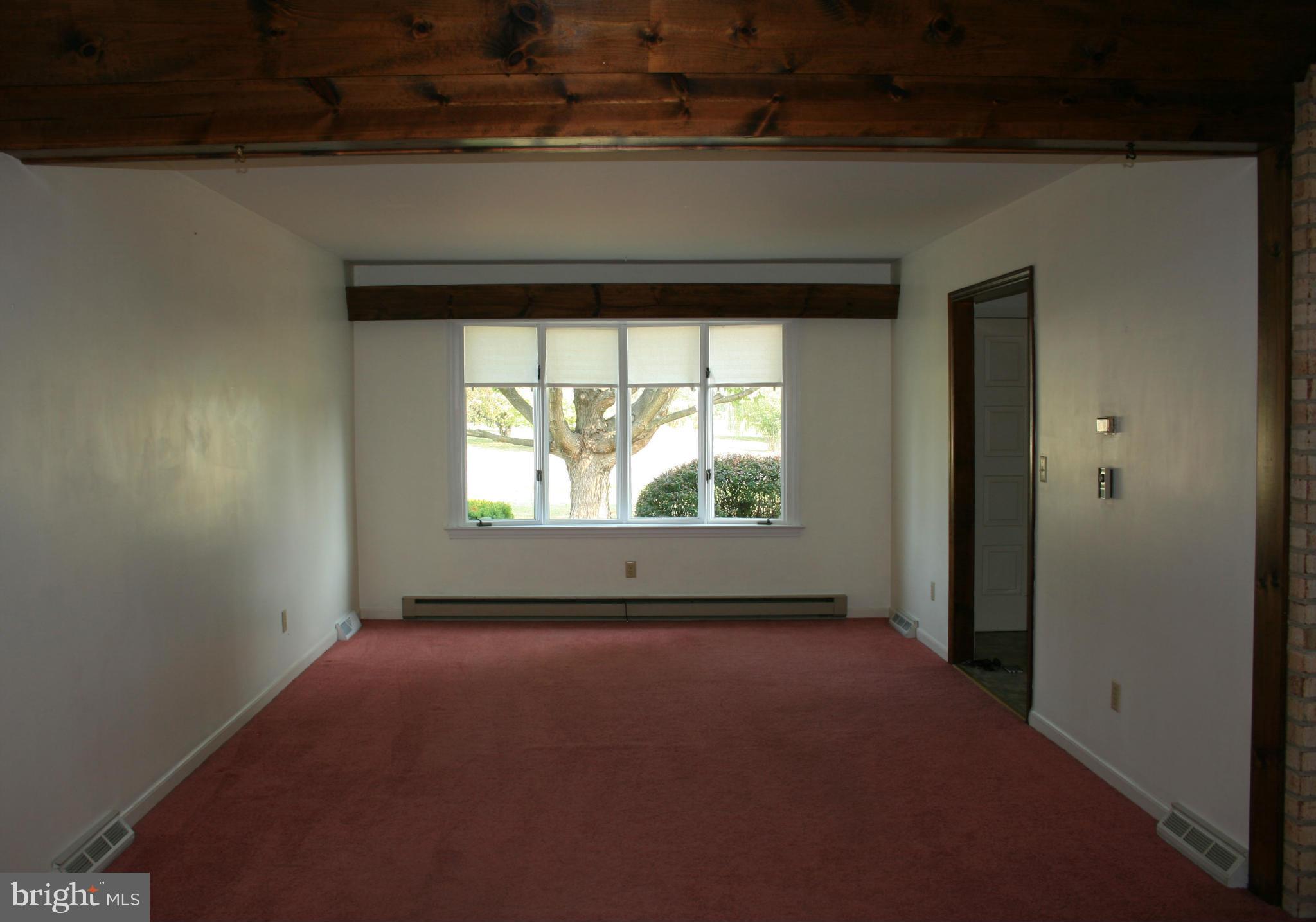 346 Lone Oak Road Ranson, WV 25438 - Photo 16 of 18 Living Room
