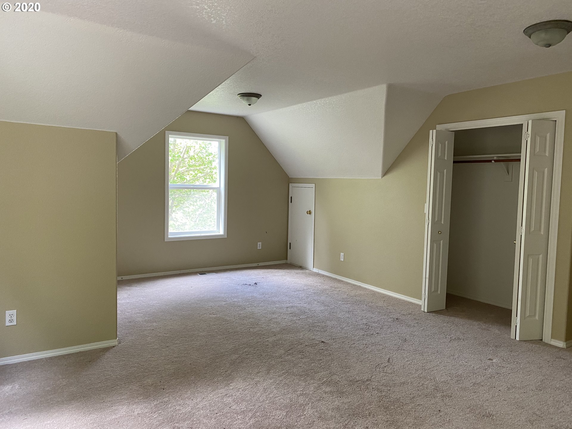 18478 South Walker Road Oregon City, OR 97045 - Photo 12 of 22 Gallery Image 12