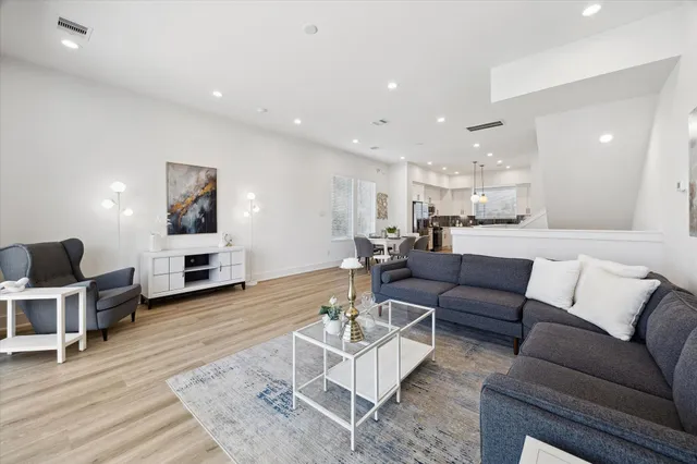 $399,900 | 5630 Camino Encantado Drive, Houston, TX 77091