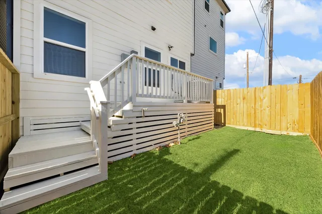 $399,900 | 5630 Camino Encantado Drive, Houston, TX 77091