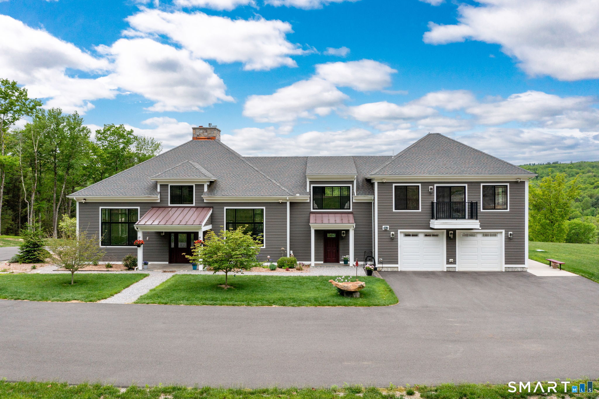 2540 Norfolk Road Torrington, CT 06790 - Photo 2 of 35 large motorcourt entry parking