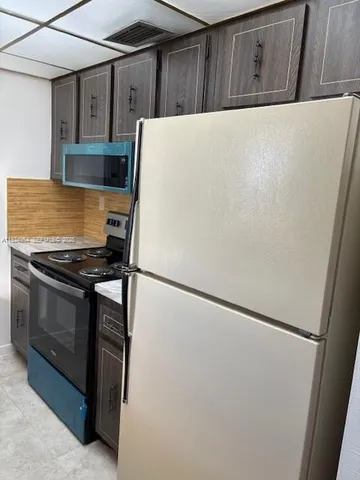 $2,000 | Silver Bluff, Miami, FL 33133