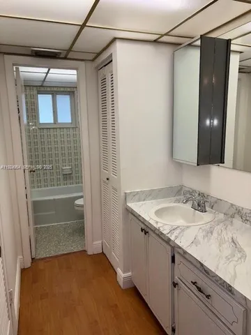 $2,000 | Silver Bluff, Miami, FL 33133