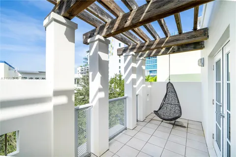 $2,686,000 | 230 Water Way, Miami Beach, FL 33141