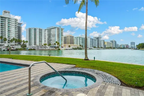 $2,686,000 | 230 Water Way, Miami Beach, FL 33141