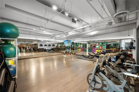 $2,686,000 | 230 Water Way, Miami Beach, FL 33141