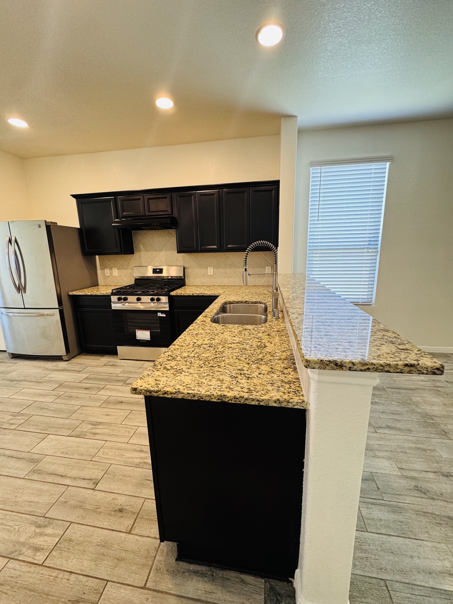 12318 Skyview Rise Court Houston, TX 77047 - Photo 10 of 27