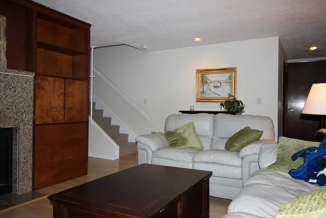 $3,000 | 532 Old Stone Brook, Unit 532, Acton, MA 01718