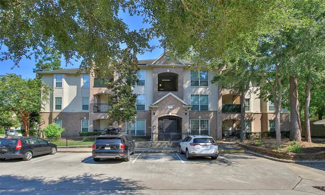 $249,900 | 6607 Lake Woodlands Drive, Unit 223, The Woodlands, TX 77382