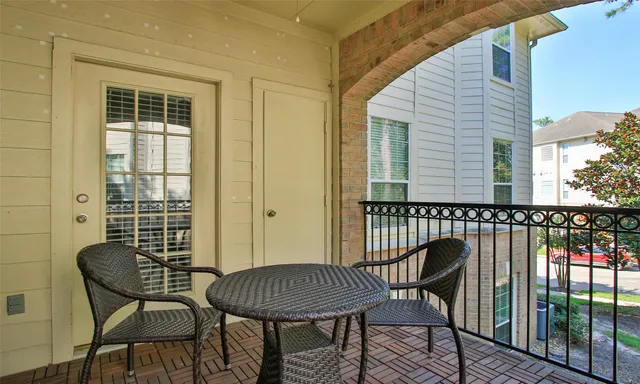 $249,900 | 6607 Lake Woodlands Drive, Unit 223, The Woodlands, TX 77382
