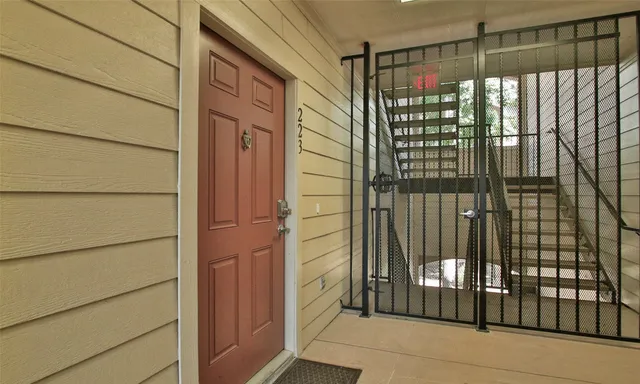 $249,900 | 6607 Lake Woodlands Drive, Unit 223, The Woodlands, TX 77382