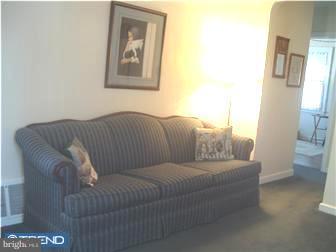 14 James Road Hatboro, PA 19040 - Photo 8 of 11 Living Room