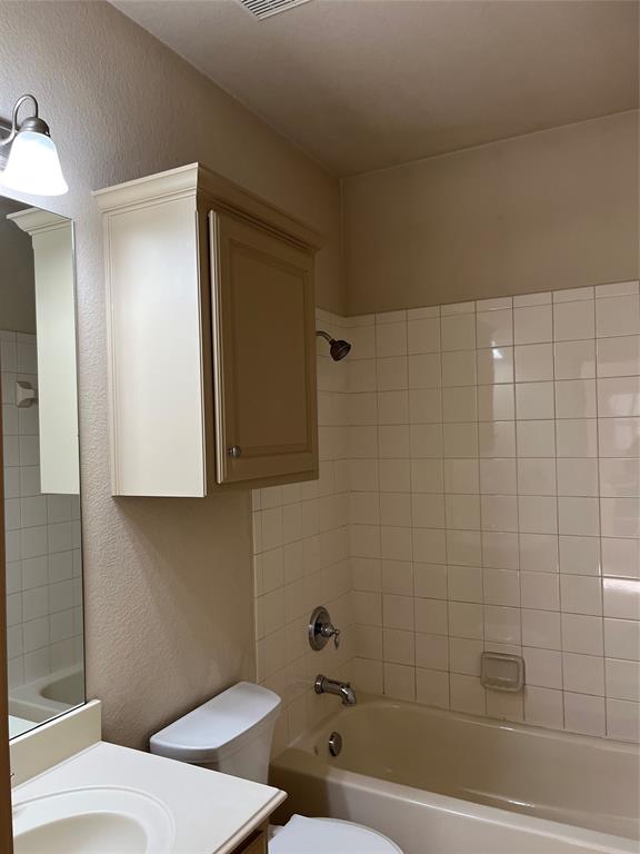 817 La Cima Irving, TX 75039 - Photo 17 of 40
