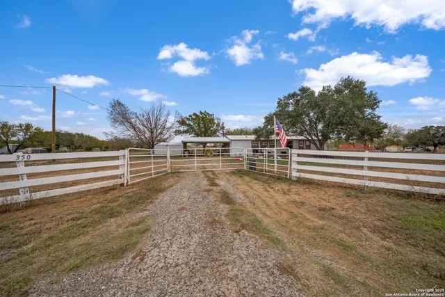 $195,000 | 350 Parkfield, Pleasanton, TX 78064