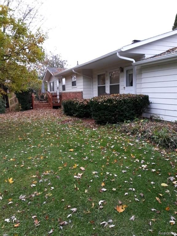 8350 Allen Road Fenton, MI 48430 - Photo 1 of 12