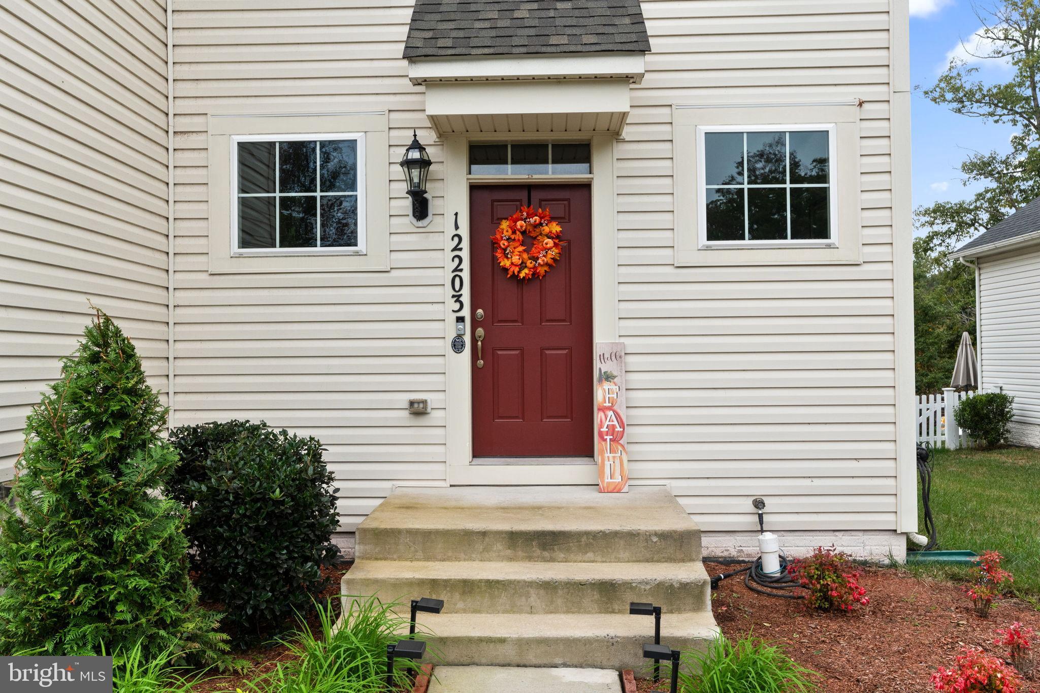 12203 Aster Road Bristow, VA 20136 - Photo 5 of 55 Charming entrance with seasonal flair.