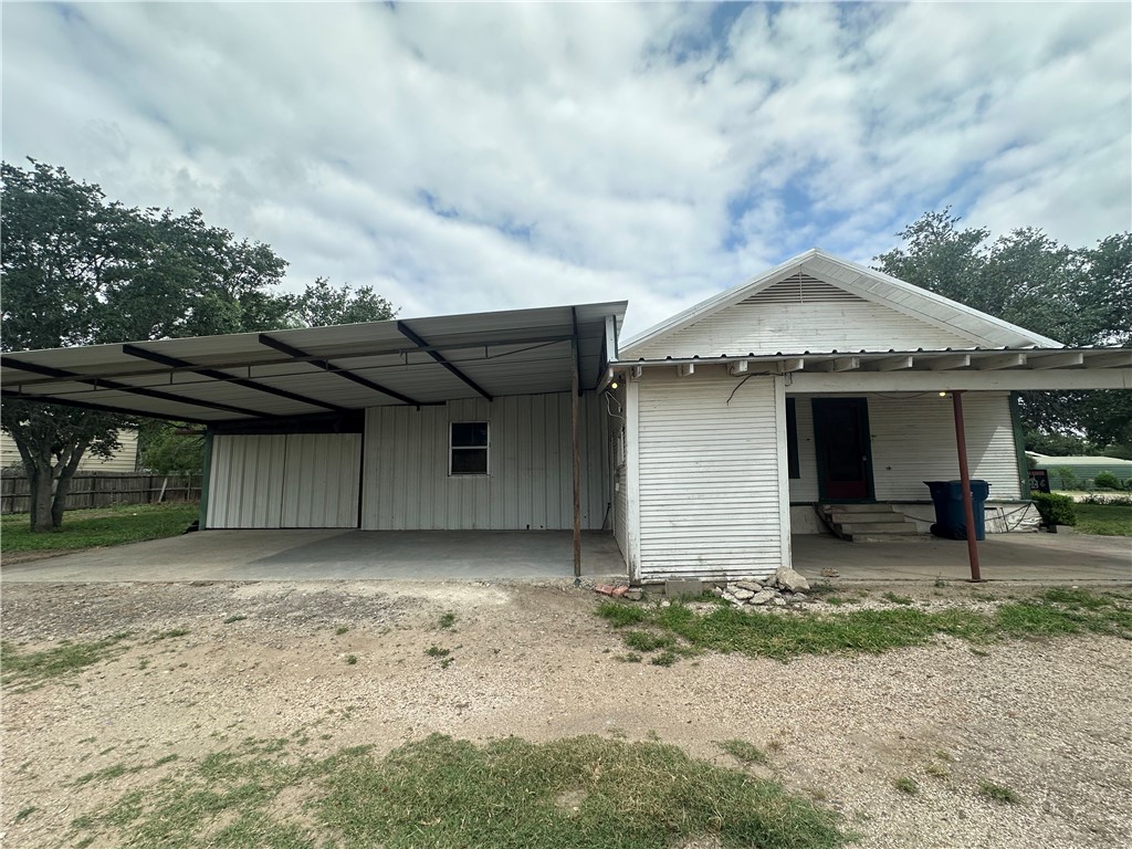 206 Hinton Street Three Rivers, TX 78071 - Photo 2 of 3
