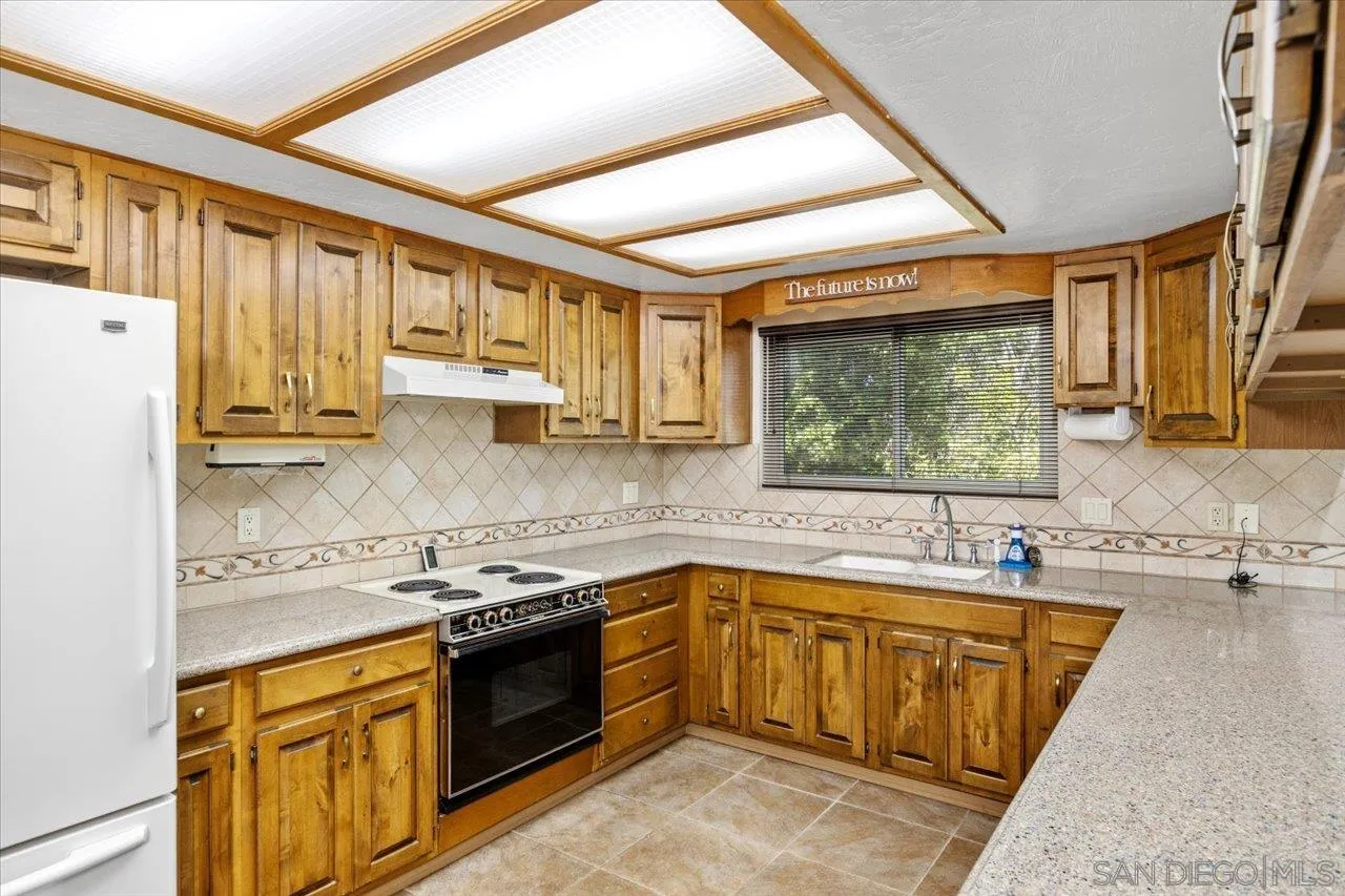 1970 Rohn Road Escondido, CA 92025 - Photo 12 of 47 Gallery Image 12