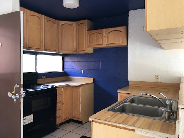 3676 Lower Honoapiilani Road, Unit G203 Lahaina, HI 96761 - Photo 11 of 14 a utility room with sink dryer and washer