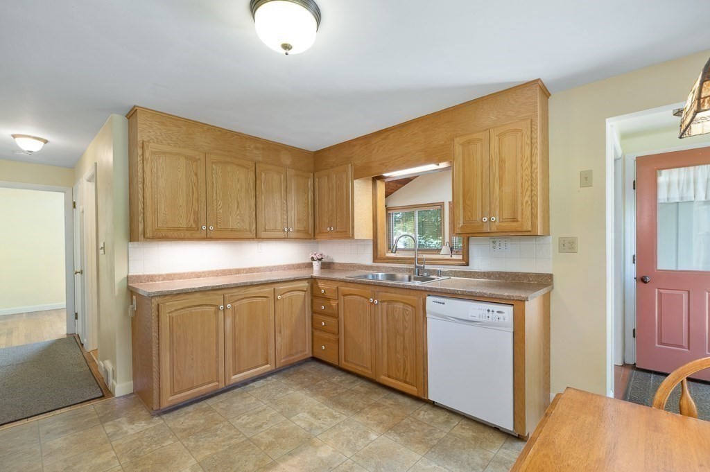 173 Main Street Rockport, MA 01966 - Photo 13 of 31