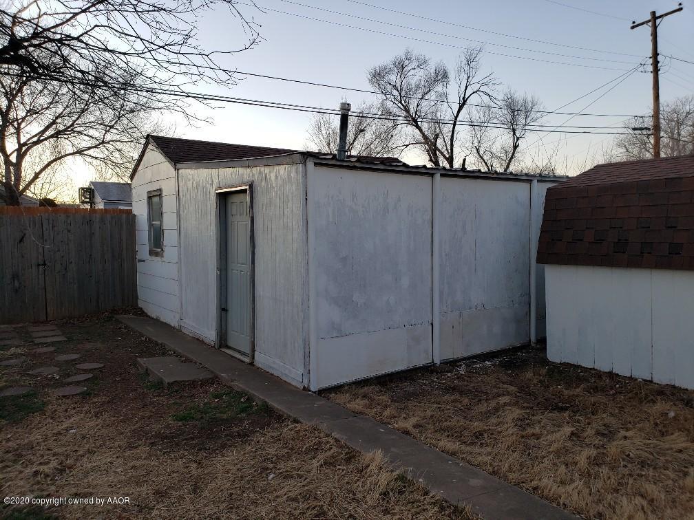 4408 South Ong Street Amarillo, TX 79110 - Photo 23 of 23 a view of a garage
