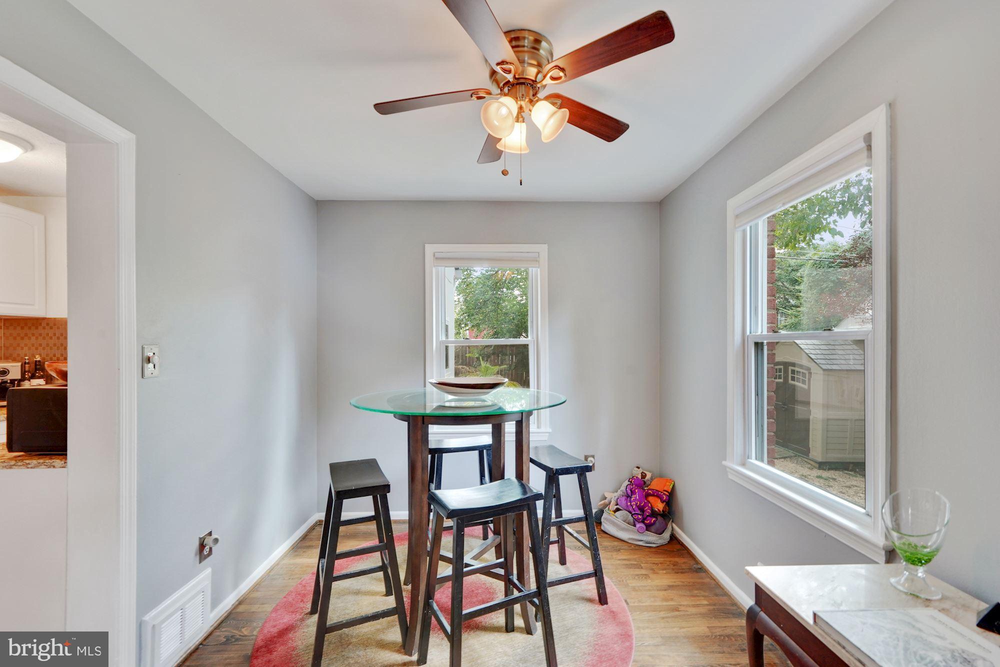 5927 Williamsburg Road Alexandria, VA 22303 - Photo 11 of 38 Corner-Window Dining Room