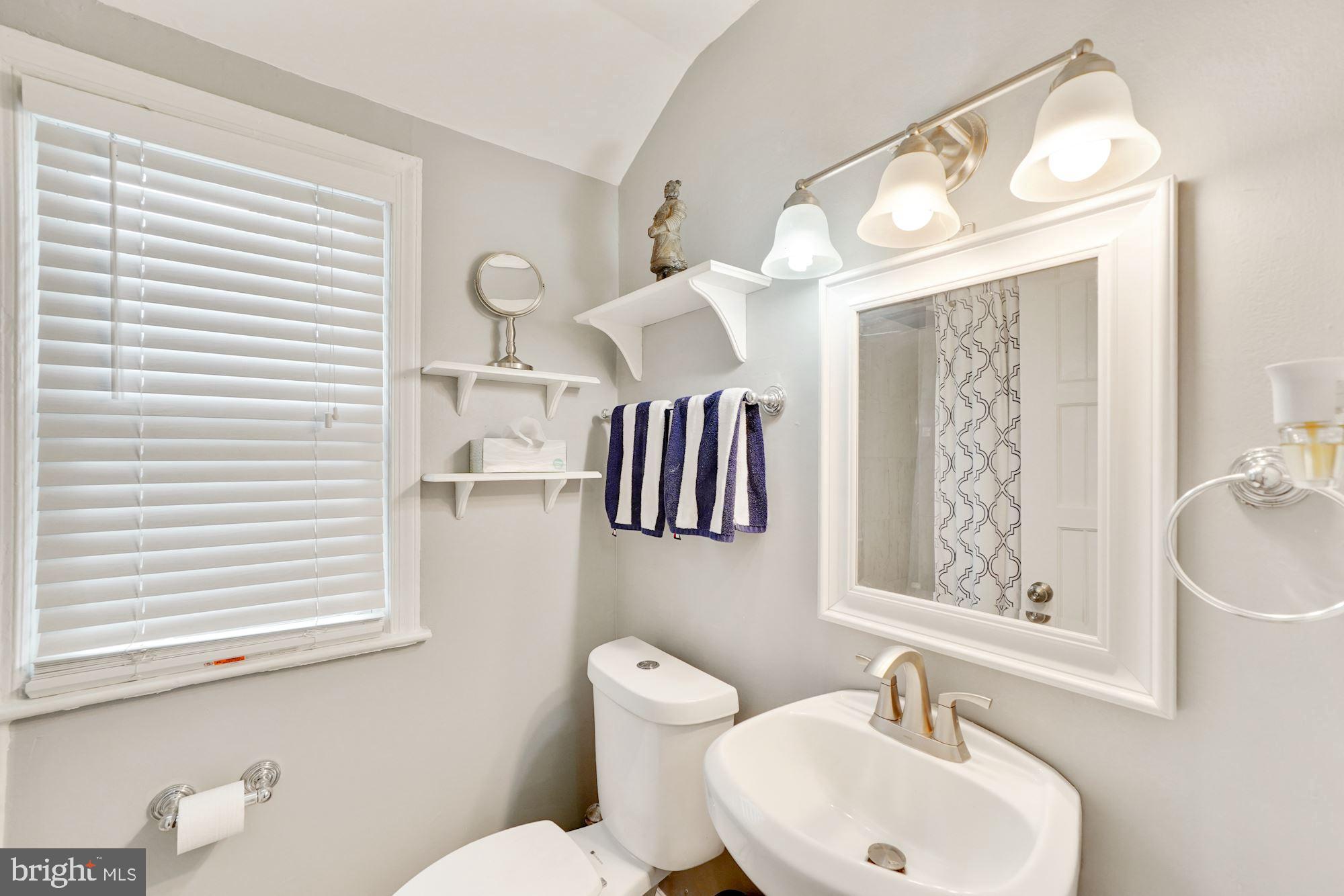 5927 Williamsburg Road Alexandria, VA 22303 - Photo 16 of 38 Second Level Full Bathroom