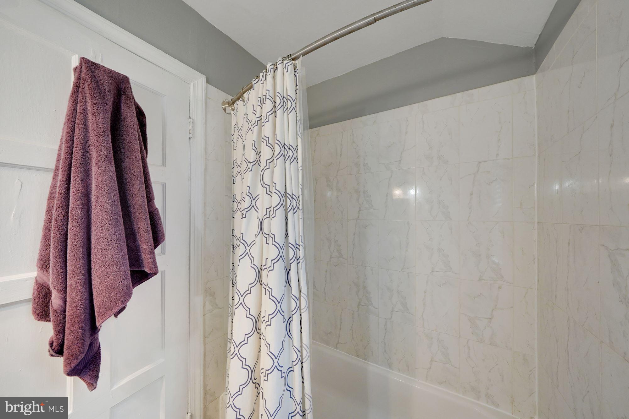 5927 Williamsburg Road Alexandria, VA 22303 - Photo 17 of 38 Full Bathroom with Tub/Shower