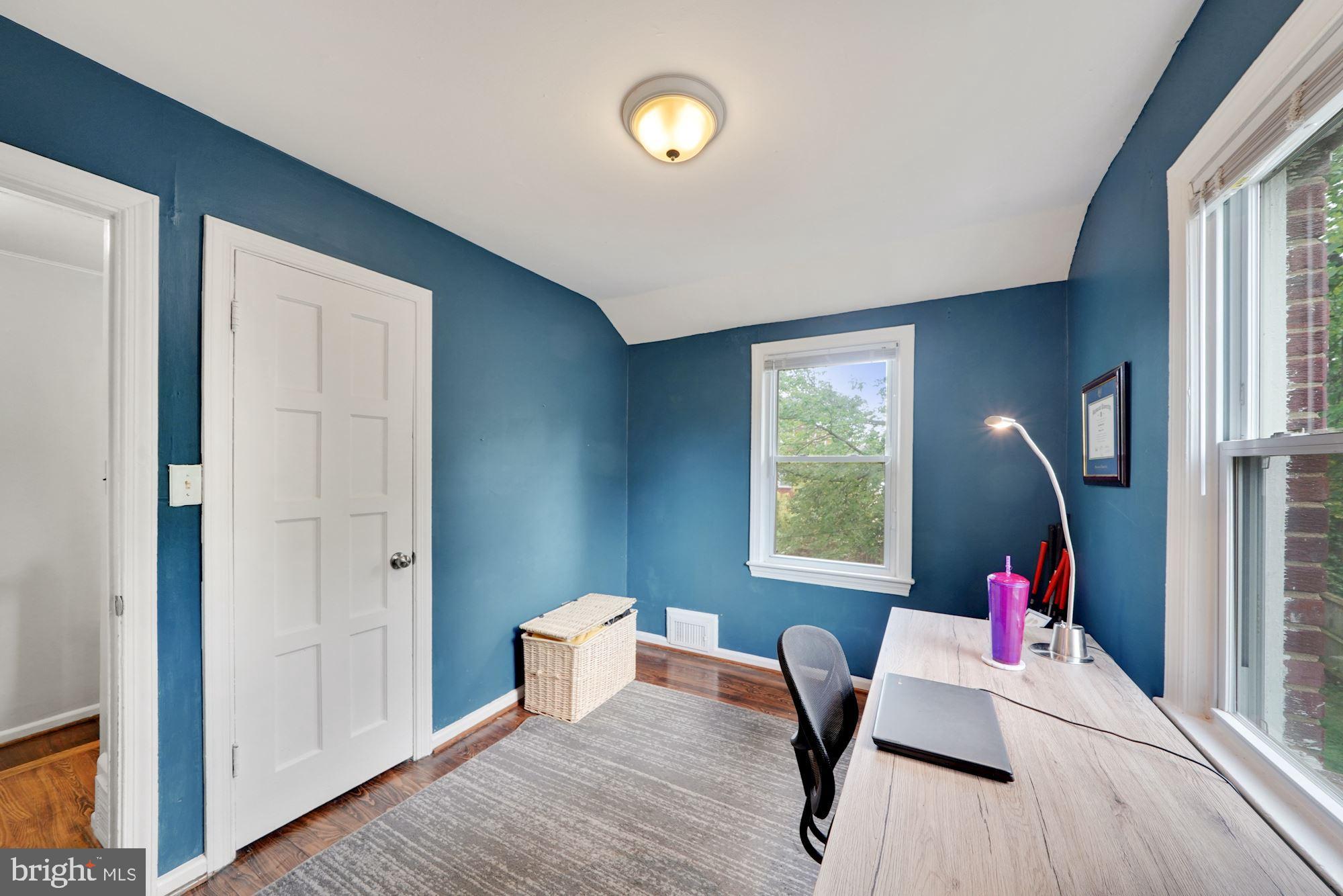 5927 Williamsburg Road Alexandria, VA 22303 - Photo 20 of 38 Second Bedroom