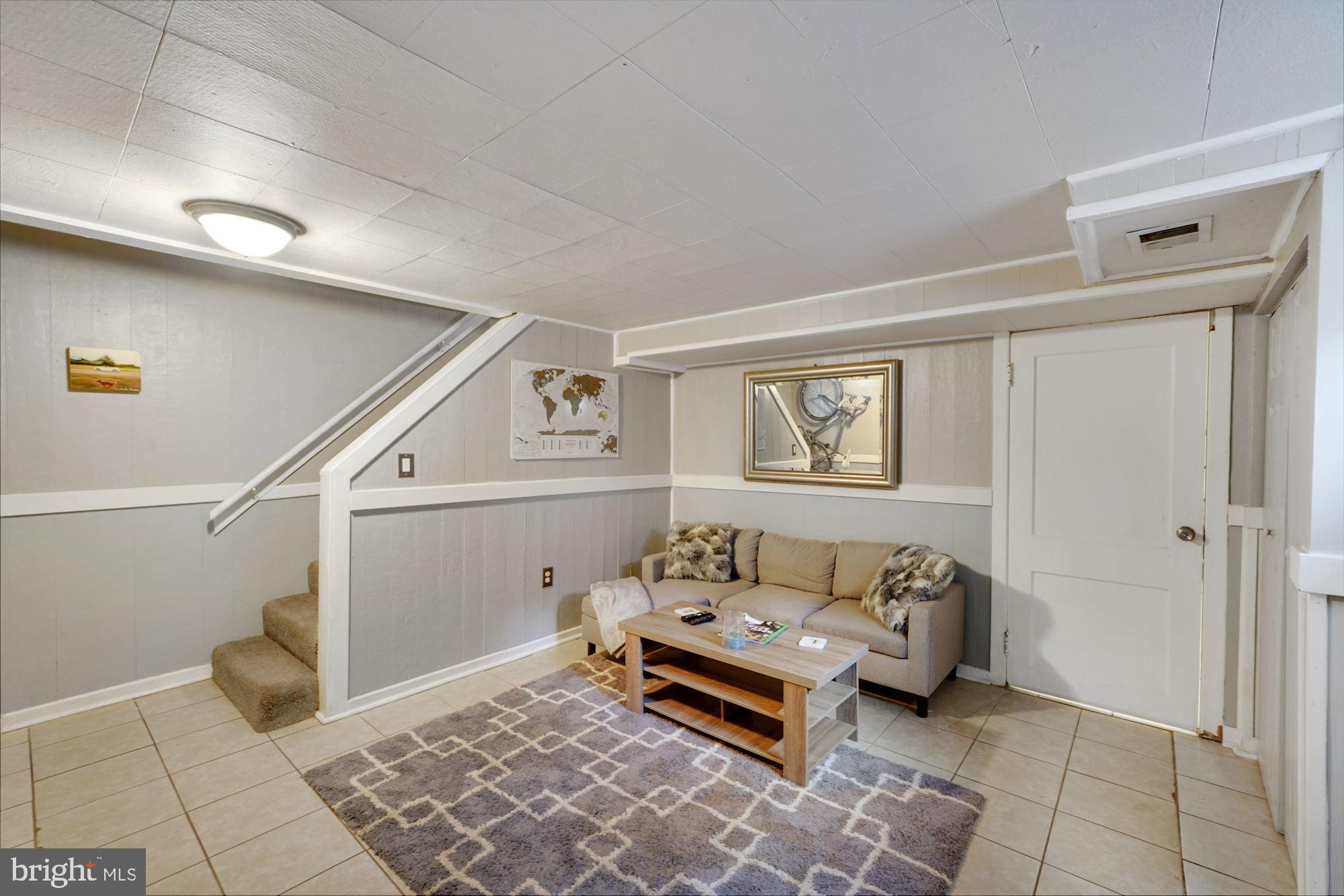 5927 Williamsburg Road Alexandria, VA 22303 - Photo 27 of 38 Lounging, Movies, ...
