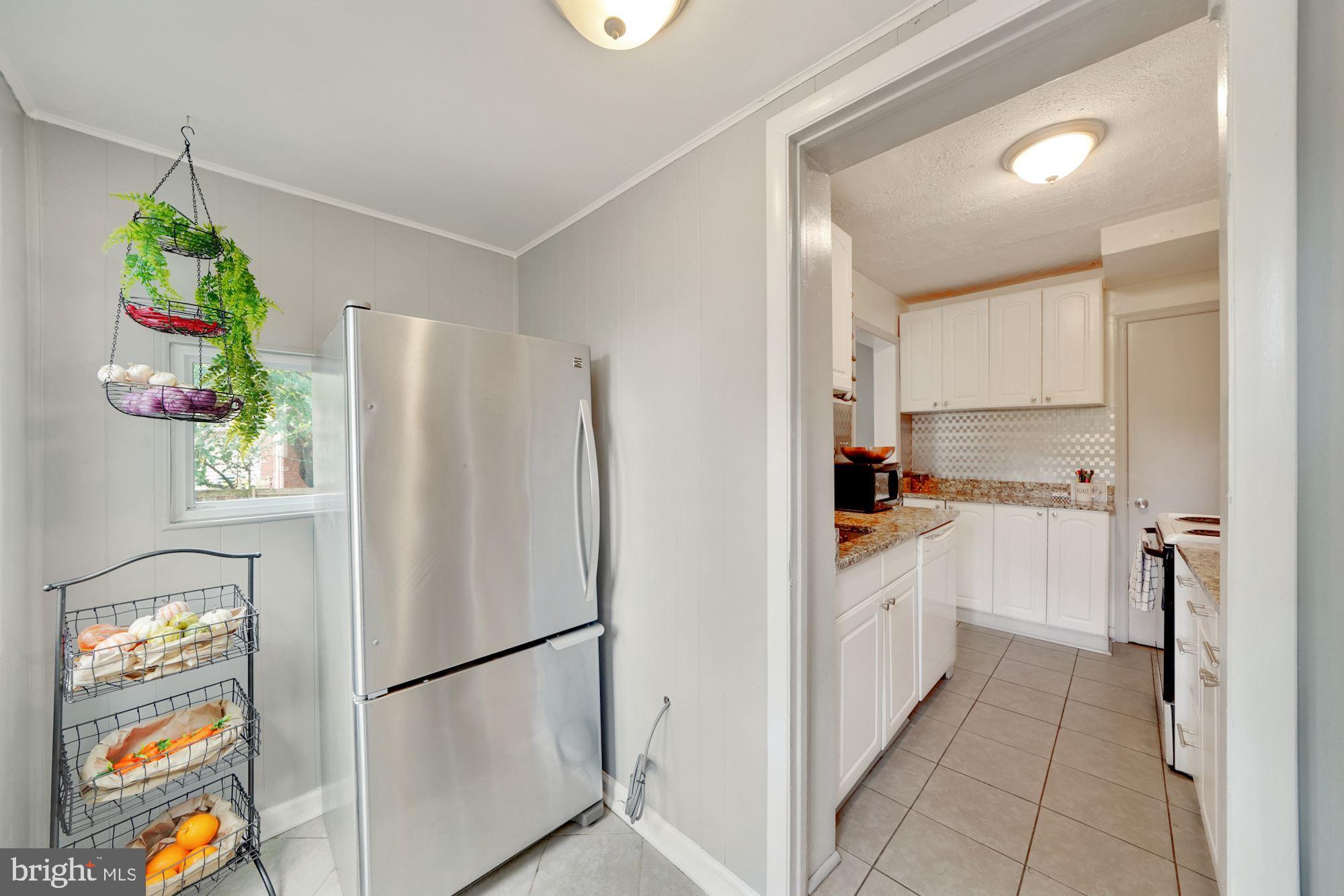 5927 Williamsburg Road Alexandria, VA 22303 - Photo 4 of 38 Kitchen and Breakfast Nook