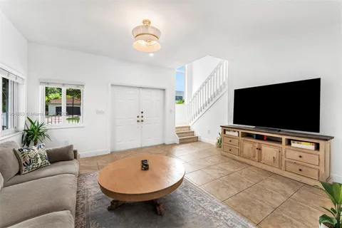 $1,050,000 | 17080 Southwest 92nd Court, Palmetto Bay, FL 33157