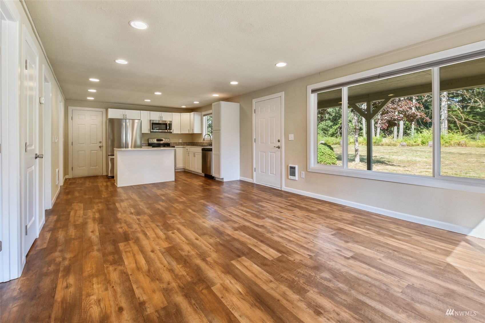 13436 Rainier Road Southeast Rainier, WA 98576 - Photo 6 of 22 Gallery Image 6