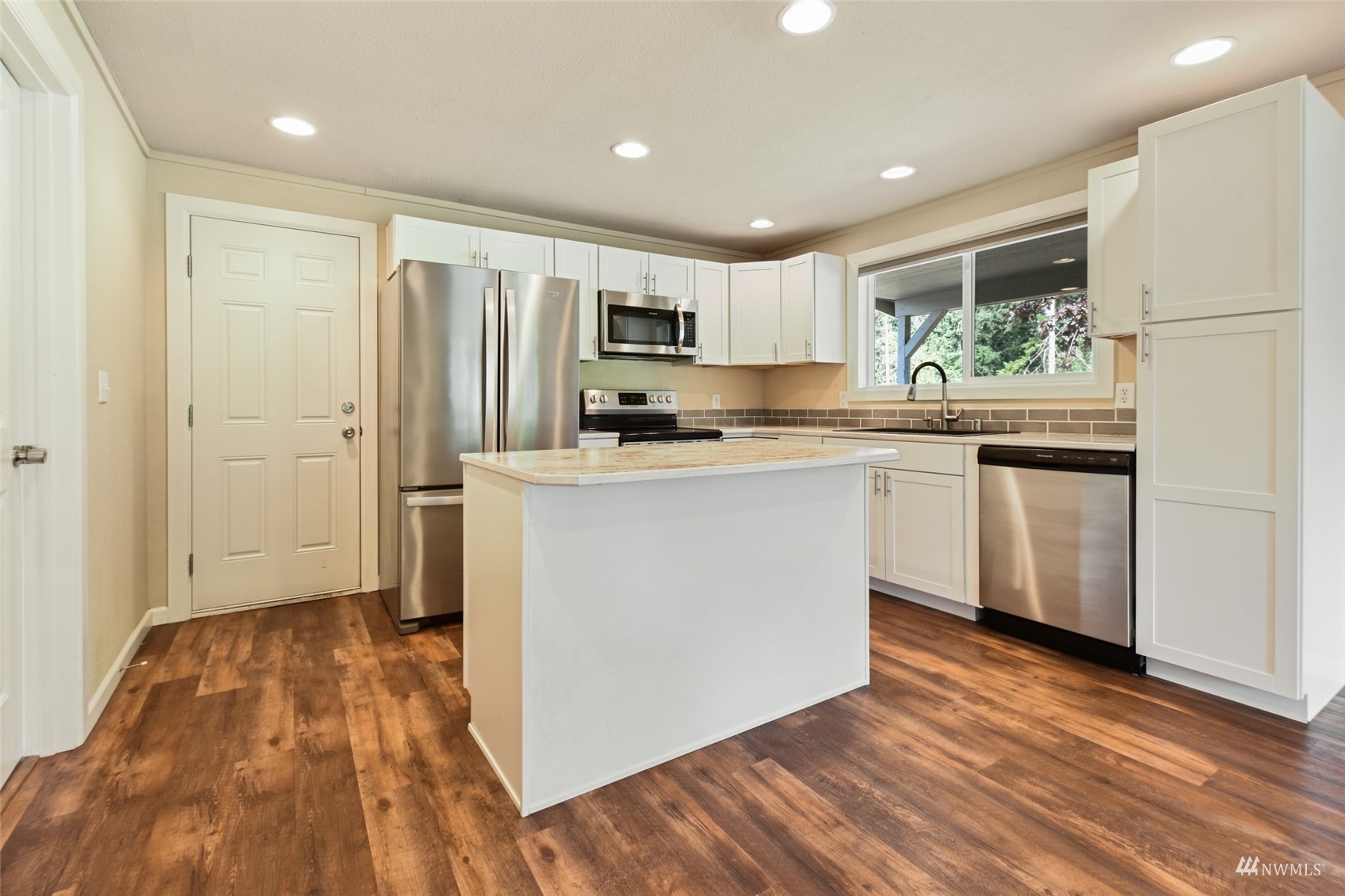 13436 Rainier Road Southeast Rainier, WA 98576 - Photo 8 of 22 Gallery Image 8
